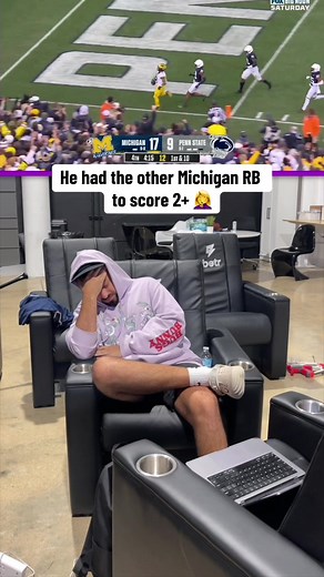 Blake Corum had 3 touchdowns in Michigan’s win over Penn State 😭 #football #touchdown #michigan #blakecorum