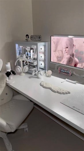 Ava ♡ on Instagram‎: "unboxing Epomaker keyboards 𓆩♡𓆪 ྀི ما شاء الله ‎ these two keyboards feel so different yet both totally stole my heart ♡ the EA75 gives off such a premium, elegant vibe; the sound is deep and thocky, and the typing experience feels buttery smooth while the Galaxy 68 is more playful and compact, with that adorable spacey design that instantly makes my desk look dreamier, and both are perfect in their own little worlds + * Epomaker EA75: ��• 75% layout – balanced size & ful