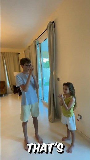 Magic Flying Fingers trick explained. Can you do it faster than Mia?