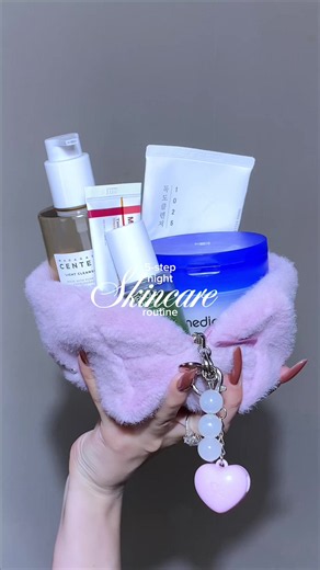 today’s exfoliating night skincare routine🌙💤⭐️ 1. skin1004 madagascar centella light cleansing oil @SKIN1004 US 2. round lab 1025 dokdo cleanser ‌￼‌@ROUND LAB 3. medicube zero pore pad @medicube global 4. celimax noni ampoule @celimax.global 5. centellian24 madeca cream time reverse @Centellian24 no ad #nightskincareroutine #skincareroutine #exfoliation #nightroutine #skincaretips