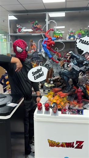 Is Spider-Man gonna win or Venom gonna win? #marvel #spiderman #venom