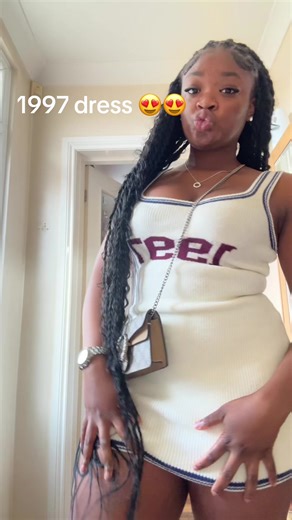 1997年ドレスの魅力を体験する