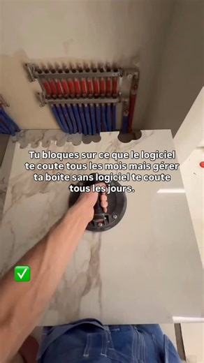 Hedi d'InterFast on Instagram: "Beaucoup d’artisans voient le logiciel de gestion comme une dépense en plus. Un abonnement. Un outil de plus à payer tous les mois. Un truc qu’on fera “plus tard”. Quand la trésorerie est tendue, ce raisonnement paraît logique. Sur le terrain, il coûte souvent plus cher que le logiciel. Sans outil clair : tu refais des devis à la main, tu cherches des infos partout, tu oublies des relances, tu factures en retard, tu perds le fil entre les chantiers. Le travail est