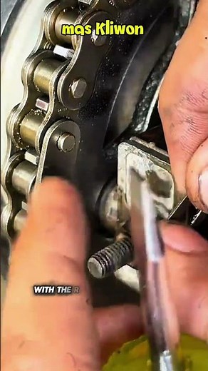 How to Easily Remove a Motorcycle Chain Master Link Clip with a Flathead Screwdriver#shorts #diy