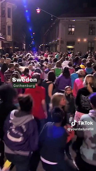 Europe united in the world's biggest flashmob 🙏 #bringmeback #madcon #glow #bettertimes #eurovision #peace #dance @madconmusicofficial