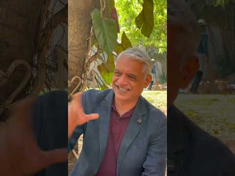 Managing contradictions in leadership and war