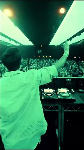 Let the DJ cook 👀 #electronicmusic #ontour