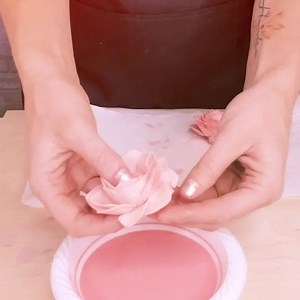 Just add a little bit of craft paint, and these wood flowers can be dyed any color you want! 🌸 Join in on the fun and start crafting today! | Sola Wood Flowers