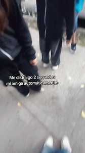 Mi amiga se distrae 2 segundos