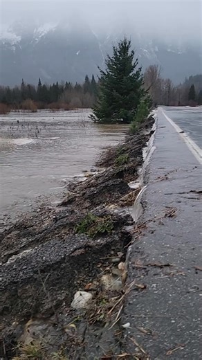 White River Road and Wenatchee River Road north of Leavenworth, Washington are closed due to flooding. Video: Chelan County Public Works | Source ONE News