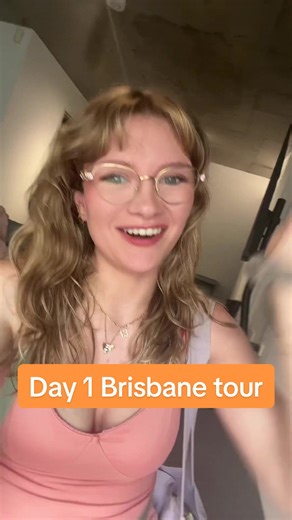 2 bookings and a professional PHOTOSHOOT in Brisbane Who’s excited for the adult award show on Sunday