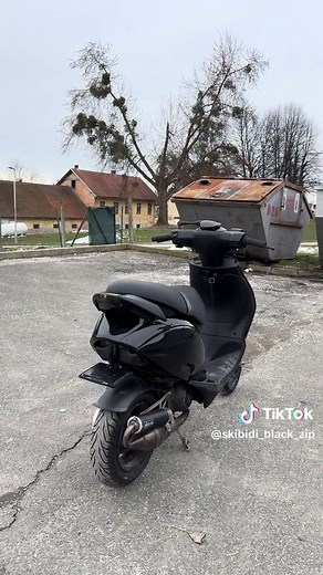 Discover the Piaggio Zip 2T Scooter