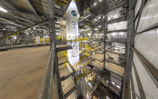 欧空局新一代运载火箭阿丽亚娜6完成垂直总装，首飞不早于2023年第四季度