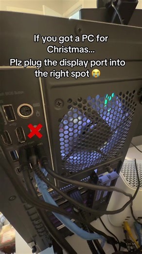 Where to plug in your monitor cable 🤔 … #pcbuild #GamingPC #techtips #pcsetup #fyp