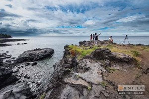 ‘Best of the Best’ 5 Jeju coastal roads Most of the island’s 253 kilometers of coastline is easily accessible and offers up spectacular sunrises and sunsets. Read on: www.visitjeju.net/u/3G6 You’ll find details and maps for: Sinchang to Yongsu (4.4 km) Hagwi to Aewol (9.3 km) Jocheon to Hamdeok (6.1 km) Gimnyeong to Woljeong (5.9 km) Jongdal to Sehwa (9.9 km) #visitjeju #jeju #island #korea #coastalroad #drivingcourse #sunrise #sunset #beautiful #grammablejeju #koreabyme #제주도 #비짓제주 #해안도로 #여행 #아름