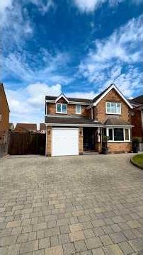 🏡 Four Bedroom Detached Family Home in New Waltham | Beautiful Garden & Sun Room