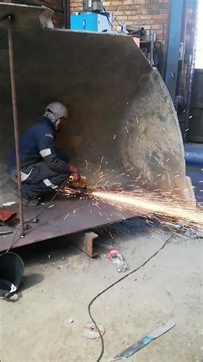 HOW TO SMOOTHEN EXCESSIVE EDGES IN CATERPILLAR'S BUCKET DURING REPAIR