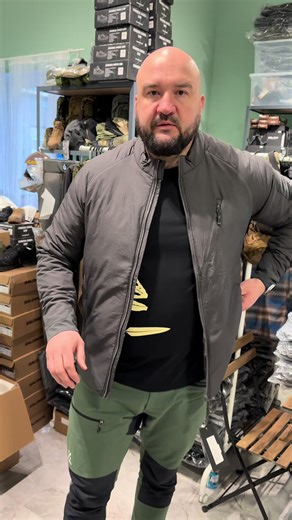 Куртка Helikon Wolfhound Climashield Apex - Shadow Grey Основний матеріал: 100% нейлон Матеріал підкладки: 100% нейлон Утеплювач: 100% поліестер Climashield Apex 67 г/м2 Вага: 405 г Виробник: Helikon-Tex, Польща Ціна 5380 грн