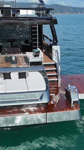Luxury Yachts - Riva 82' Diva: regal bearing, unrivalled beauty - Ferretti Group