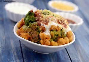 Chole Tikki Chaat Recipe (Aloo Tikki Chole)