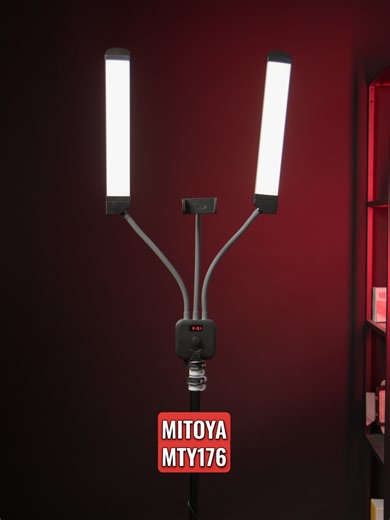 Lampa z Dwoma Panelami LED ✨ MITOYA Dual Arm MTY176 🔆 💡 MITOYA Dual Arm MTY176 Dwa niezależne panele LED na giętkich ramionach dają pełną kontrolę nad kierunkiem światła. Ustawiasz je dokładnie tam, gdzie potrzebujesz - bez przestawiania całej lampy. 224 diody LED SMD, strumień 3200 lm oraz regulacja temperatury barwowej 3000–6000 K pozwalają dopasować światło do makijażu, nagrań wideo i zdjęć produktowych. Wbudowany dyfuzor zmiękcza światło i ogranicza ostre cienie. Obsługa jest prosta - jedn