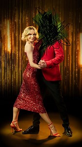 Jiří Dvořák je fenomenální herec. Jeho nezaměnitelný charismatický hlas obdivujeme nejenom v divadle, ale také ve filmech, seriálech a samozřejmě v dabingu. Je to žijící legenda. Český George Clooney… Proto jsme si na něj posvítili, jako na první oběť našeho řádění během Stardance Tour. Děkujeme @jiridvorak007 jseš fakt frajer… Kdo je další na řadě? režie a střih: @vfrajt 🎬 | Oskar Hes