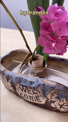 Instructions for Creating a Leaf Base to Support Flowers in Ikebana