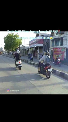 Detik2 Rider Scoopy hampir CRASH‼️ gara2 ini😱 #shorts #motovlog #detik #rider #scoopy #crash #viral