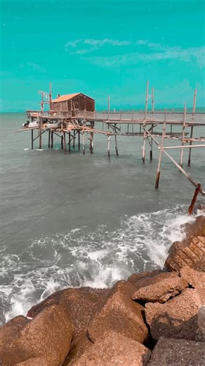 The Vintage Italian on Instagram: "When it starts to snow in Canada and you’re already ready to book your next stay in Termoli. 🏖️ #italy #estateitaliana #snow #spiaggia #termoli #italia #flashback #Molise #moliseesiste @italeamolise"