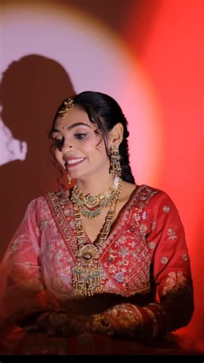 Gatha Jewellery 🦋✨ on Instagram: "✨ Jewellery by - @gatha_jewellery 🪷🦢 MUA - @shree_bridal_studio_17 All kinds of jewellery at wholesale available at @gatha_jewellery Ph no :- 9898954924 ☎️ ✨ Discount UPTO 20-30% off ✨ પ્રીમિયમ ગોલ્ડ જેવુ ઇમિટેશન કલેક્શન જોવા ગાથા ઇમિટેશન શોપ ની જારુર મુલાકત કારો. 👇💍🛍️ ✈️ Shipping worldwide 🌍 Visit our store 🛍️ 📍129, 1st Floor, Rangila Park,Motta Varachha, Surat. #myfreindsandfollowers #virelreels #highlight Gold Looking Purse Wedding Collection Bridal 