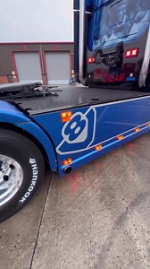 From the outside Harrison International Refrigeration’s Scania V8 looks truly spectacular. From the inside it looks even better 🤩 Catching a glimpse of this remarkable Scania on the road would be thrilling enough, but climbing into the driver’s seat and starting the ignition would be best of all, and we’re very jealous of the lucky driver who gets to do just that. Thanks to Sandy MacCallum for this one. Has anyone else seen any stunning Scania interiors this week? Send in your clips for a chanc