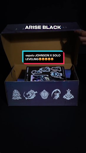 JOHNSON x SOLO LEVELING — ARISE BLACK EDITION🔥🔥🔥 Kegelapan bukan untuk ditakuti — tapi untuk dikuasai. Terinspirasi dari momen ikonik “ARISE” milik Sung Jin-Woo, Johnson x Solo Leveling Arise Black Edition hadir dengan aura gelap, kuat, dan penuh dominasi. Sepatu ini dibuat untuk kamu yang terus berkembang, naik level, dan tidak pernah berhenti melangkah maju.🔥🔥🔥🔥🔥 #johnsonindonesia #sepatujohnson #katalogjohnson #johnsonxsololeveling