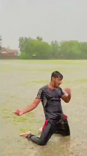 Front dive catch practice in rain 🌧 || Catches win matches 🏆 #shorts #youtubeshorts #moreviews