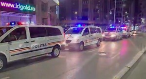 La perchezițiile efectuate la casele membrilor grupării Sadovenii, pe lângă cuțite, macete, săbii, s-au ridicat 152.000 euro, 38.250 USD si 8.020 lire sterline