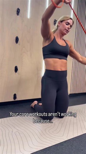 When you squish your rib cage down ⬇️ → pressure pushes into your belly pelvic floor. When you expand your rib cage ↑ → pressure can flow where it belongs, giving your abs and pelvic floor a break. It’s the foundation for every other day of training.