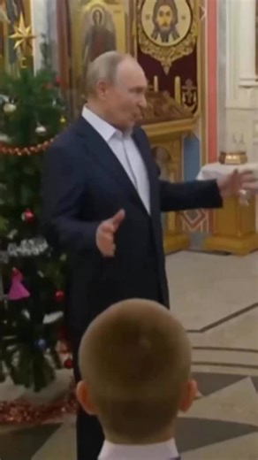 ➡️ Putin vergleicht seine Soldaten mit Jesus Einen unfassbaren Vergleich hat Russlands Präsident Wladimir Putin im Zusammenhang mit dem Krieg in der Ukraine gezogen. Der Kremlchef sieht seine Soldaten als eine Art Erlöser, die sich auf einer „heiligen Mission im Auftrag Gottes“ befinden. ➡️ mehr dazu findest du im Link in der Bio #news #kronenzeitung #putin #russland #ukraine | krone.tv