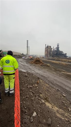 Dynamitage des cheminées (110m) du haut-fourneau B d’Ougree (10h) | Wanty