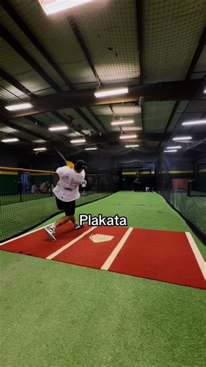 Ben Parker on Instagram: "Trying harder makes it worse, but trust me I’ve been there. Think loose, easy, and slow and good things will happen. BGs: @mickandco._ #hitting #battingpractice #bp #training #d1baseball #collegebaseball #d1baseball #fyp"