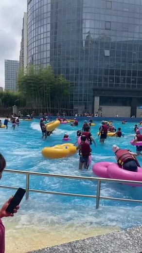 我的假期一日游，地中海玩水上乐园，泡温泉，自助餐，文艺表演……太好玩了#地中海传奇水汇 #抖音团购优惠 #亲子游玩好去处