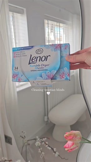 24K views · 71 reactions | How I clean our Venetian blinds 懶 Dryer sheets are perfect for collecting dust! The silicon coating on the dryer sheet will pick up dust and help to reduce static. There are so many uses for Dryer sheets! I'll have to do a reel on it 殺 #cleaningtips #cleaningmotivation #cleaninghacks #cleanculture #amazingclean #housewifelife | Renovation44 | Facebook