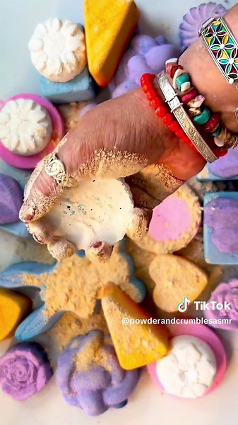 Satisfying ASMR Gym Chalk Crunch Experience