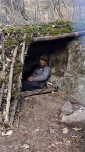 Primitive living, Building Bushcraft Survival Shelter #bushcraftcamping #camping #survival