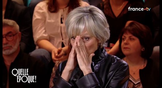 Quelle émission de merde ! Le service public offre une magnifique scène de SAV pour l’épouse de Bernard Arnault qui essaie de faire croire qu’elle pleure pour les SDF. Alors que dans la vraie vie, Madame traite ses domestiques comme de la merde. Le cuisinier privé des Arnault est aux Prud’hommes et je vous invite à consulter les sms de la bourgeoise agacée par le mauvais choix des bougies d’anniversaire. C’est à en pleurer.