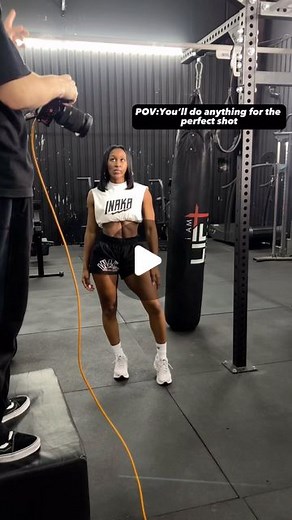 Tiara Howard | Online coach|CPT on Instagram: "BTS of my INAKA shoot , gotta do anything for the perfect picture even if that means holding a pull up 😂 My babe @carliereader gassing per normal Code:THOW #inakapower"