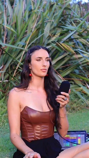 My take on Turn Off The Light by Nelly Furtado - this song is one of the earliest I remember connecting with as a kid, my mum had the Whoa Nelly album on repeat and one always stuck out to me. It’s not until I made this that I realised how much those precious early moments influenced my sound and essence, so cool! I’m dedicating this one to Mumma bear, who has helped shaped my artistry without even knowing it xx hope you enjoy! #dnbvocals #liquiddnb | Elipsa