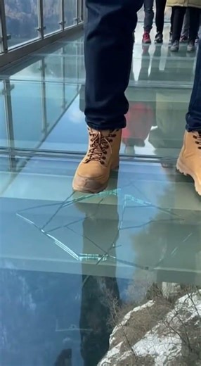 Man Stumbles on Glass Bridge Triggering Red Alarms and Instant Crowd Panic