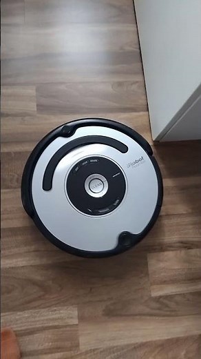 iRobot Roomba 560 undocking and cleaning