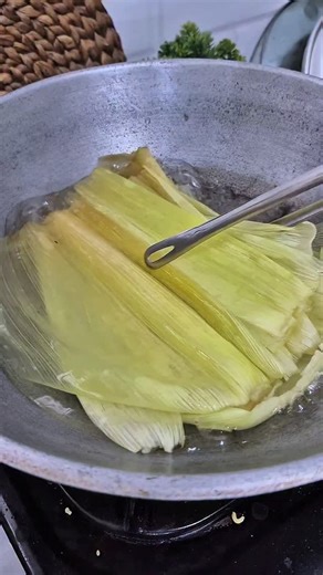 Nur Hikmah Novianti on Instagram: "Bonggol jagung bisa jadi makanan yang enak #resep #resepsimpel #resepmudah #olahanjagung #jagungmanis"