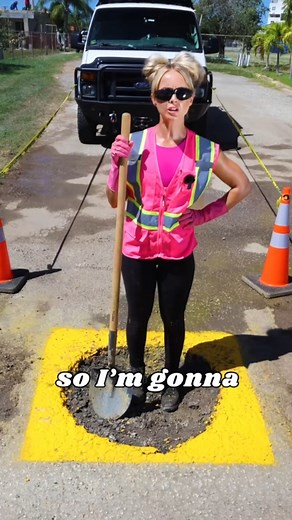 She fixes roads now... Video Credit: _the_clean_girl (TikTok) #reels #reelsfeed #instagramreels #cringe #thecleangirl #comedy #funny | LouisAyy
