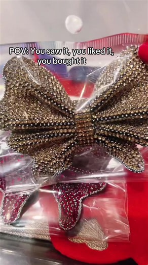 I only have a few of these bows left now. You can glue them on your suncatchers or on to a blank bead for your pens and keyrings. They are super sparkly 💕 #beadshop #beads #bows